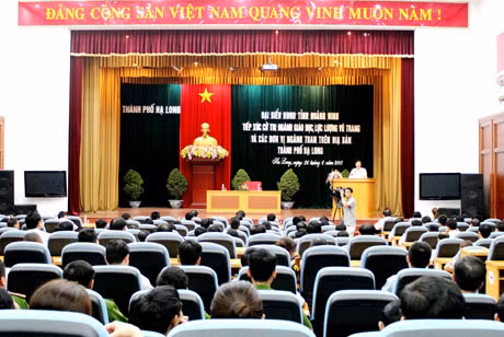 Quang cảnh buổi tiếp xúc cử tri.