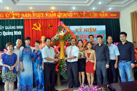 Hiệp hội Doanh nghiệp tỉnh chúc mừng Báo Quảng Ninh.
