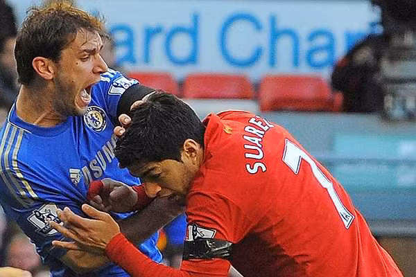 Suarez lắm tài nhưng cũng quá nhiều tật