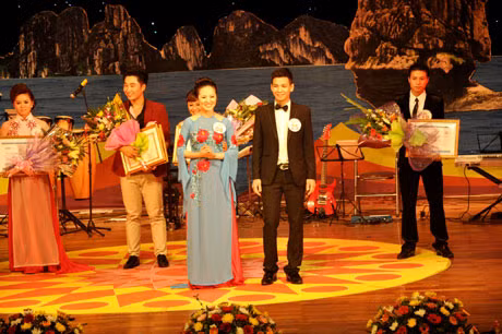 Hai thí sinh đoạt giải nhất hội thi.