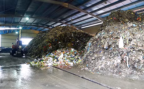Có thời điểm, tại Nhà máy xử lý rác thải và sản xuất nguyên liệu tái tạo Bắc Sơn tồn đọng gần 3.000 tấn rác.