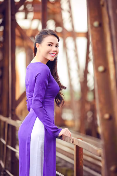 Bộ ảnh được thực hiện bởi ê kíp stylist Tân Đà Lạt, make-up Minh Hiếu, làm tóc Phúc Nghĩa và trang phục của nhà thiết kế Thuận Việt.