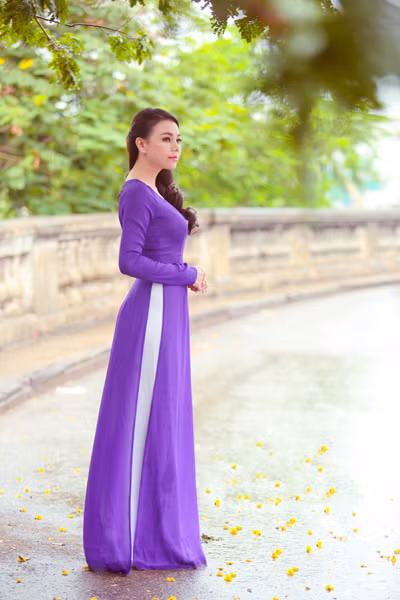 Trà Ngọc Hằng chia sẻ, dù sinh ra và lớn lên ở miền Tây nhưng cô lại có tình yêu mãnh liệt với Hà Nội. Mỗi lần ra đây công tác hoặc gặp gỡ bạn bè, cô đều dành thời gian đi thăm quan và thưởng thức nhiều món ăn ngon của thủ đô.