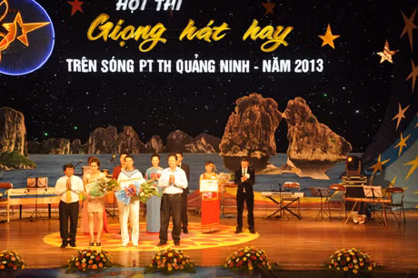 2 giải Khuyến khích cho Nguyễn Trọng Nghĩa và Đinh Thị Dung
