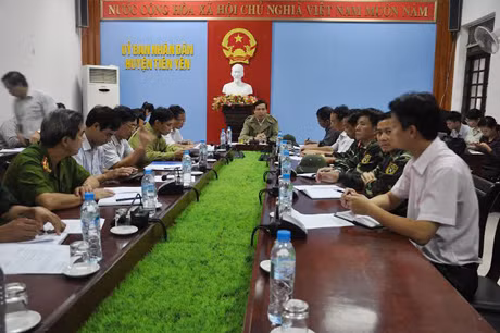 Đồng chí Nguyễn Đức Long, Phó Bí thư Tỉnh ủy, Chủ tịch HĐND tỉnh chỉ đạo các địa phương khu vực miền Đông
