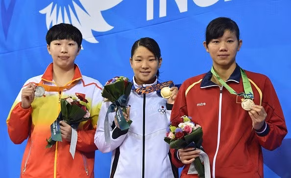 Ánh Viên nhận HCĐ thứ hai của mình tại ASIAD (Ảnh: AFP).