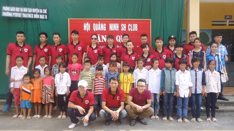 Chpj ảnh lưu niệm với các em.