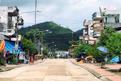 Một góc phố ở Thị tứ Lương Mông (huyện Ba Chẽ).
