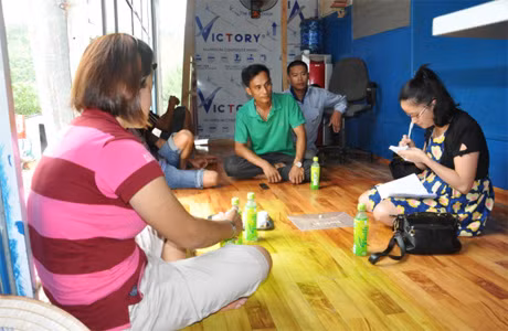 Đại diện Công ty Cổ phần dịch vụ vận tải Hưng Ánh trình bày bức xúc với phóng viên trước sự việc UBND phường Mông Dương tổ chức cưỡng chế công trình xây dựng trái phép của Công ty không đúng với quy định của pháp luật.