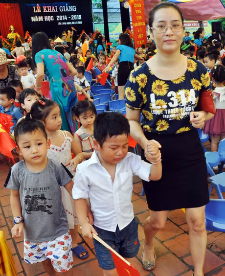 ...mẹ vỗ về yêu thương...