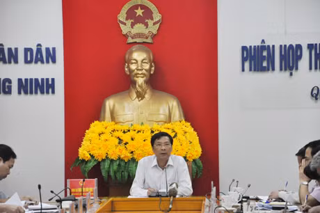 Đồng chí Nguyễn Văn Đọc, Chủ tịch UBND tỉnh phát biểu kết luận cuộc họp.