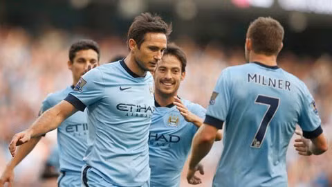 Lampard (trái) sẽ tiếp tục tỏa sáng để mang về chiến thắng cho Man City?