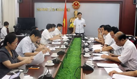 Đồng chí Vũ Ngọc Giao, Trưởng Ban Tuyên giáo Tỉnh ủy, Trưởng Ban Kinh tế- Ngân sách HĐND tỉnh kết luận cuộc họp.