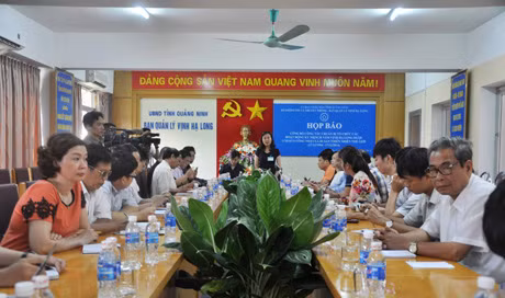 Quang cảnh buổi họp báo.