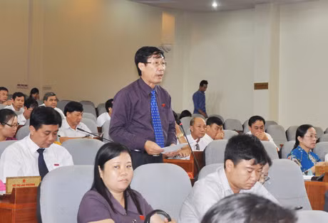 Đại biểu Nguyễn Thành Phố, Tổ Uông Bí tham gia ý kiến đối với Quy hoạch phát triển nguồn nhân lực tỉnh.