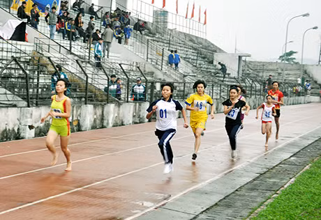 Chạy 3.000m tại Giải điền kinh, môn thi đấu tại Đại hội TDTT tỉnh Quảng Ninh lần thứ 7-2014.
