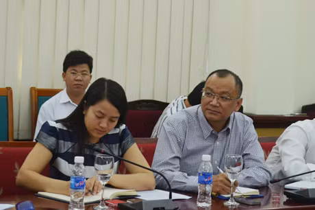 Ông Vương Nghĩa Dũng, Tổng Giám đốc Công ty TNHH đầu tư Texhong Ngân Hà phát biểu tại buổi làm việc.