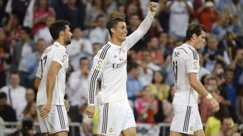 Ronaldo (giữa) mắc nợ Real thật nhiều