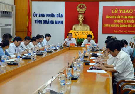 Quang cảnh buổi làm việc