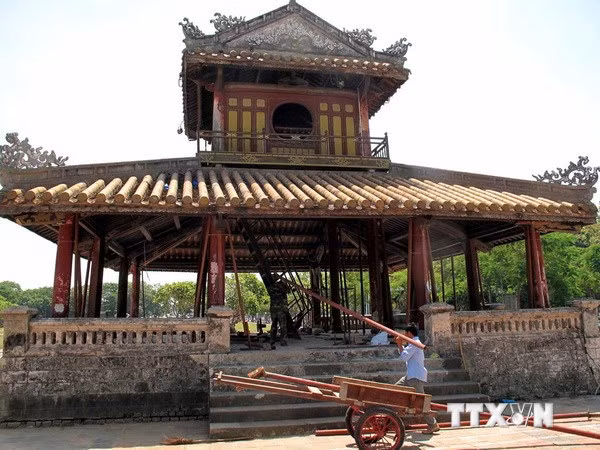 Hoàn thành gia cố, trả lại nguyên trạng di tích Phu Văn Lâu thuộc hệ thống Di tích Cố đô Huế. (Ảnh: Quốc Việt/TTXVN)