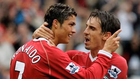 Gary Neville tin Ronaldo sẽ tái hợp với Quỷ đỏ 
