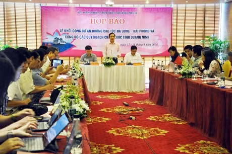 Quang cảnh buổi họp báo.