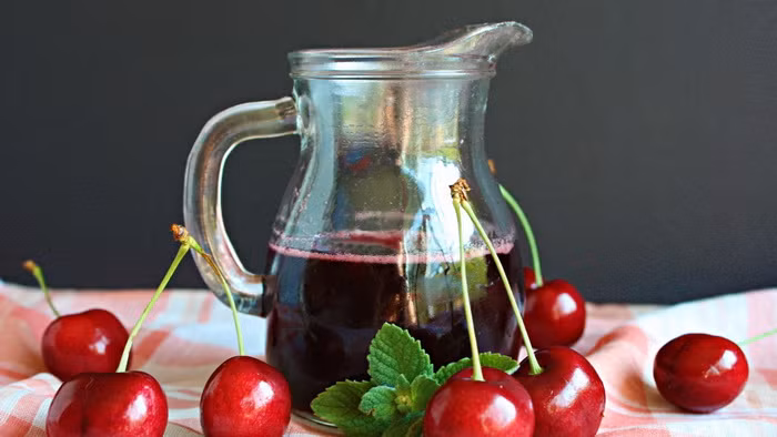 Ăn cherry vào buổi trưa dễ khiến bạn buồn ngủ, khó tập trung làm việc vào buổi chiều - Ảnh minh họa: fieldsofcake.com