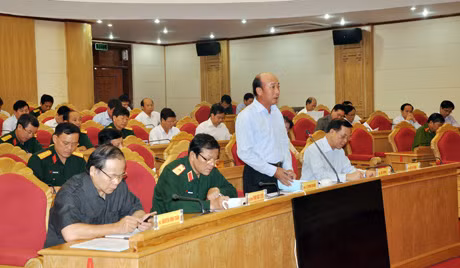 Lãnh đạo Tập đoàn Công nghiệp Than-Khoáng sản Việt Nam báo cáo tại buổi làm việc.