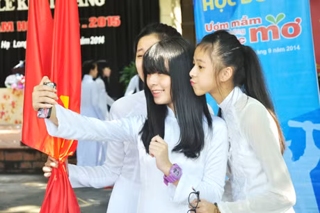 Ghi lại những khoảnh khắc ngày khai trường.