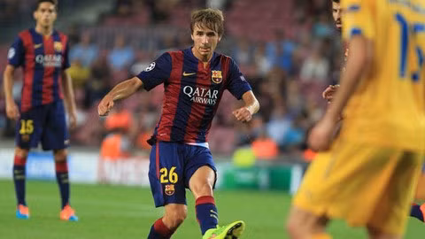 Sergi Samper có trận đấu chính thức đầu tiên cho Bả