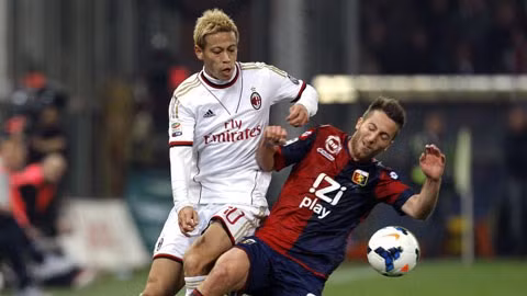 Sự thăng hoa của hàng công sẽ giúp Milan (áo sáng) đánh bại Cesena 
