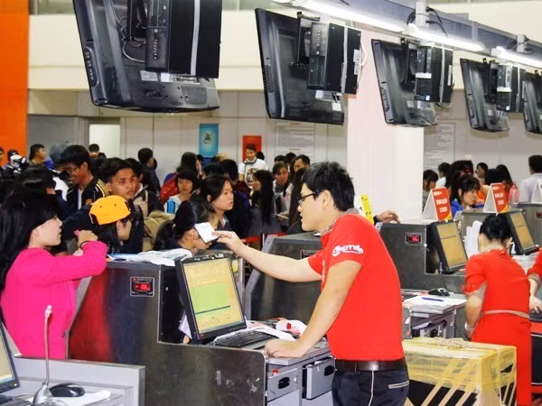 Giá vé máy bay tăng vì các lệ phí và dịch vụ sân bay được điều chỉnh nâng giá. (Ảnh: Vietjet Air)