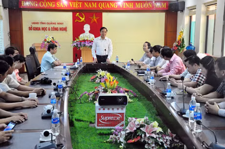 Quang cảnh buổi chúc mừng.