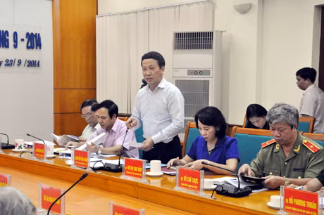 Đồng chí Nguyễn Văn Thành, Phó Chủ tịch UBND tỉnh phát biểu tại cuộc họp.