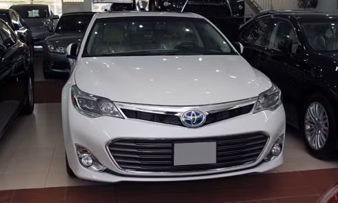 Mẫu Toyota Avalon Hybrid 2014 không phải hàng chính hãng mà do các đơn vị ngoài đưa về..