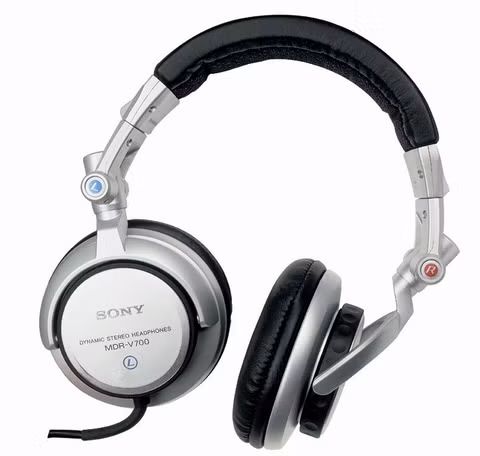Tai nghe Sony khá phong phú về thiết kế và kiểu dáng.