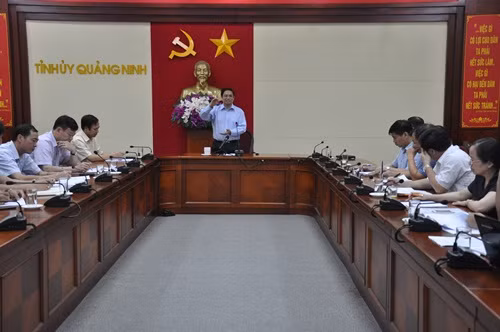 Đồng chí Phạm Minh Chính, Ủy viên T.Ư Đảng, Bí thư Tỉnh ủy phát biểu kết luận buổi làm việc.