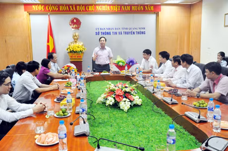 Quang cảnh buổi chúc mừng.
