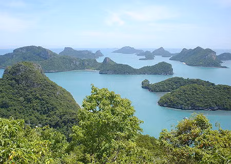 Quần thể du lịch - tài chính quốc tế Venus Cát Bà - Hạ Long có tổng diện tích 311 ha, trên địa bàn các xã Xuân Đám, Gia Luận, Hiền Hào, Cái Viềng, đảo Cát Bà.