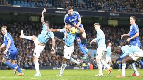 Chelsea (áo sẫm) sẽ thắng để tiếp tục giữ vững ngôi đầu trên BXH