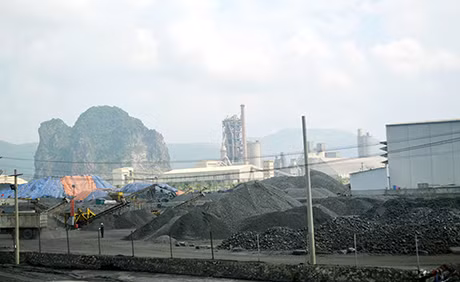 Lượng than do các doanh nghiệp ngoài TKV mua phát mại trước đây đang tồn tại cảng Km6.