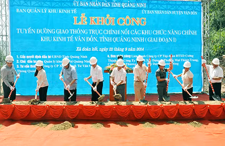 Các đại biểu động thổ dự án