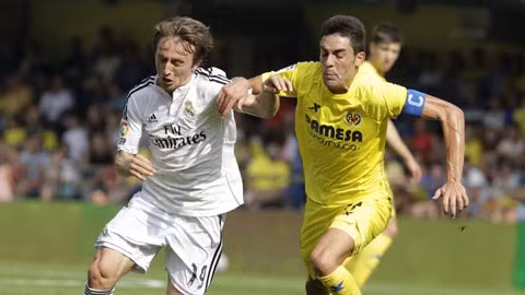 Modric (trái) đóng góp 1 bàn trong chiến thắng đầy bản lĩnh của Real