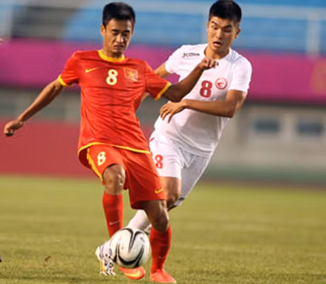 Vũ Minh Tuấn (áo đỏ) ngày cảng khẳng định mình ở các giải đấu lớn 