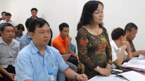 Đại diện Công ty Mạnh Cầm (bên trái) cùng đại diện QLTT Hà Nội tại phiên tòa.