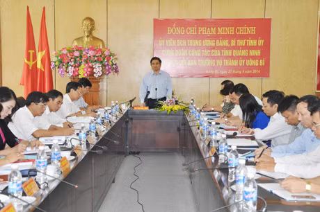 Đồng chí Phạm Minh Chính, Ủy viên Trung ương Đảng, Bí thư Tỉnh ủy phát biểu kết luận buổi làm việc.