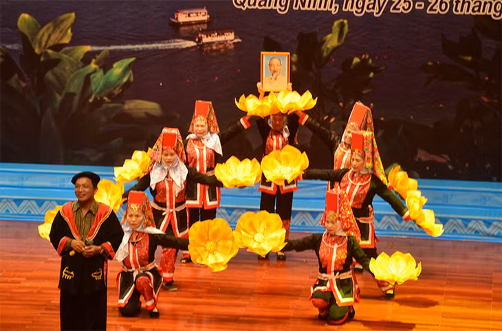 Khai mạc Liên hoan văn nghệ Người cao tuổi tỉnh Quảng Ninh lần thứ XI ảnh 4