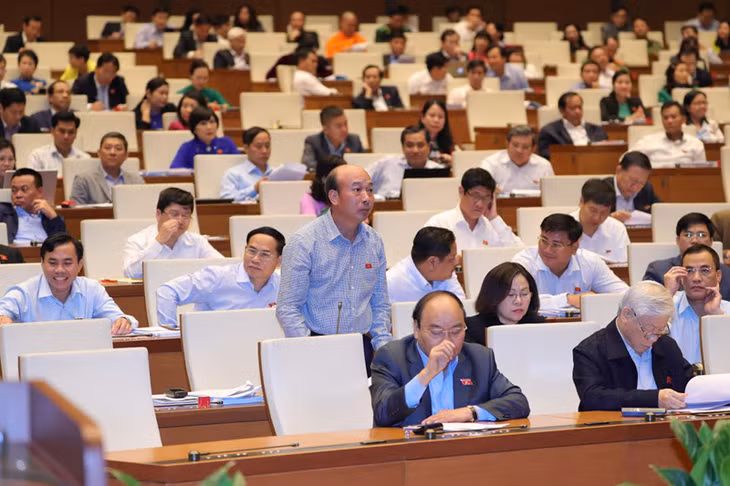 Đại biểu Lê Minh Chuẩn tham gia thảo luận tại Kỳ họp.