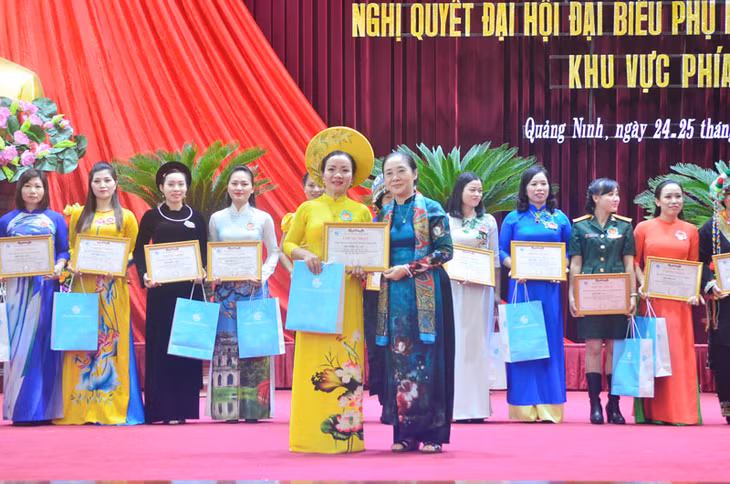 Thí sinh Đỗ Thị Lan (Hội LHPN tỉnh Thanh Hóa) xuất sắc giành giải đặc biệt của hội thi.