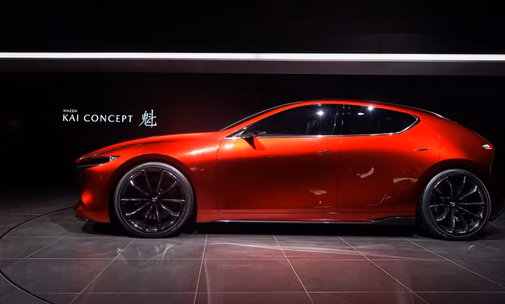 Thoạt nhìn, KAI có vẻ ngắn và thấp hơn so với Mazda3 hiện nay.